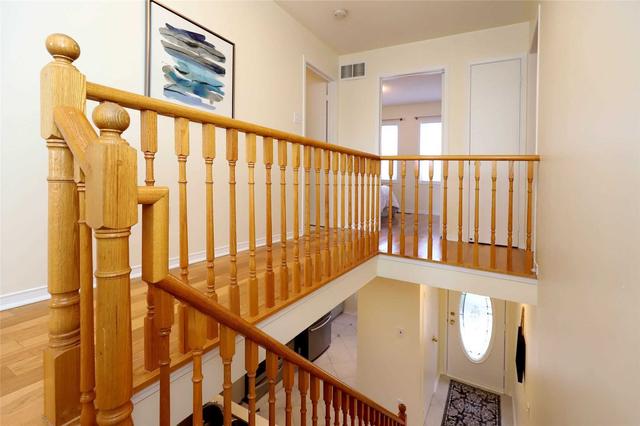 1b - 5865 Dalebrook Cres, Townhouse with 3 bedrooms, 3 bathrooms and 2 parking in Mississauga ON | Image 7