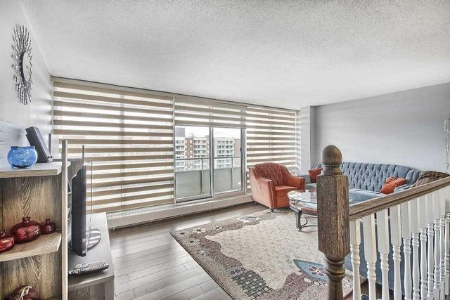 1010 - 9 Four Winds Dr, Condo with 3 bedrooms, 2 bathrooms and 1 parking in Toronto ON | Image 2