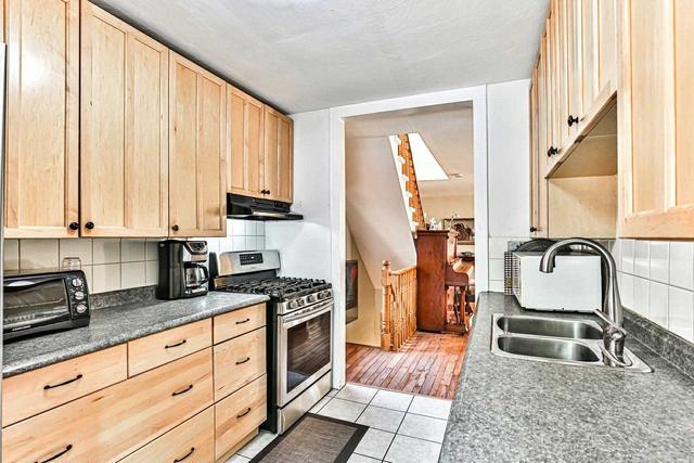 37 Connaught Ave, House detached with 3 bedrooms, 2 bathrooms and 3 parking in Toronto ON | Image 3