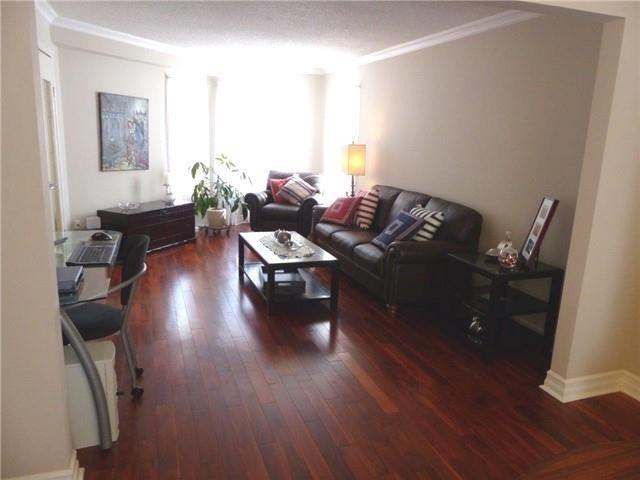 124 Morningview Tr, House detached with 4 bedrooms, 4 bathrooms and 5 parking in Toronto ON | Image 3