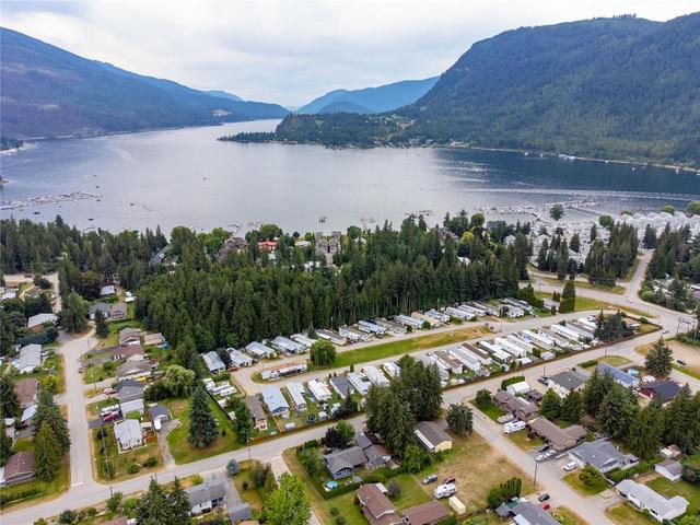 526 97a Highway, House detached with 2 bedrooms, 2 bathrooms and 6 parking in Sicamous BC | Card Image