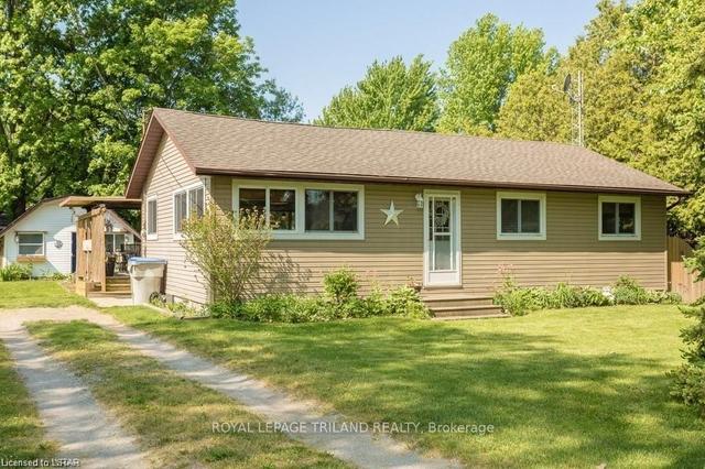 8443 Keith St, House detached with 3 bedrooms, 1 bathrooms and 3 parking in Lambton Shores ON | Image 23