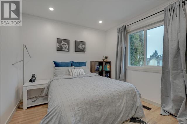 1607 Wycliffe Pl, House detached with 5 bedrooms, 3 bathrooms and 4 parking in Saanich BC | Image 15
