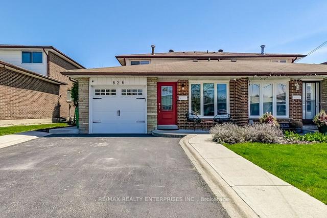 626 Tedwyn Dr, House semidetached with 3 bedrooms, 3 bathrooms and 3 parking in Mississauga ON | Image 1