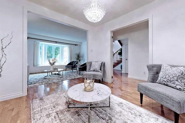 160 Elmwood Ave, House detached with 4 bedrooms, 3 bathrooms and 3 parking in Toronto ON | Image 4
