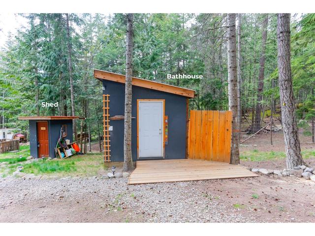 5745 Longbeach Road, House detached with 0 bedrooms, 0 bathrooms and 6 parking in Central Kootenay E BC | Image 18