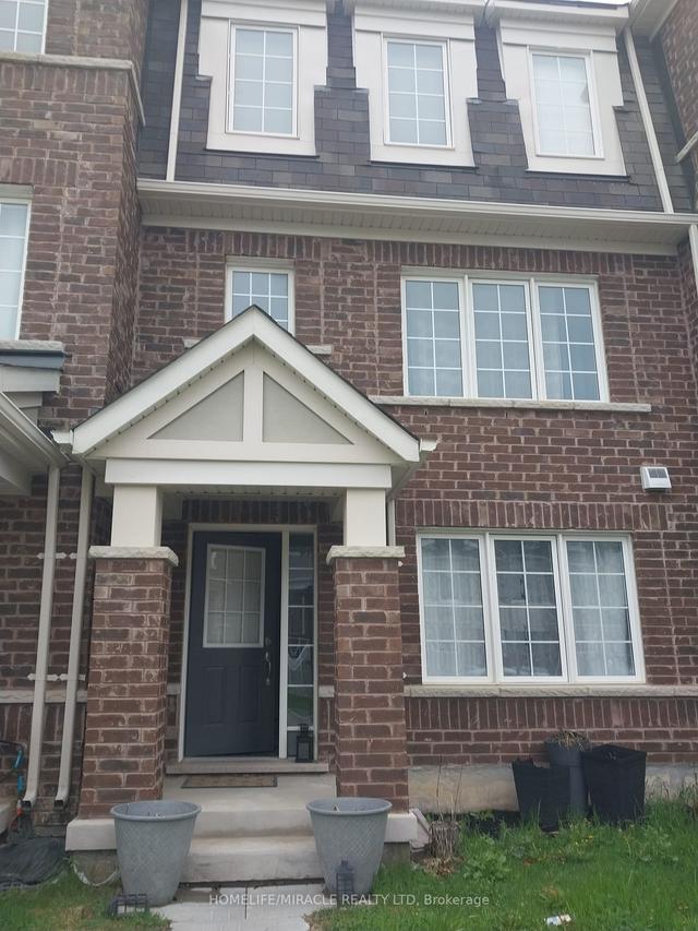 30 Metro Cres, House attached with 3 bedrooms, 3 bathrooms and 2 parking in Brampton ON | Image 1