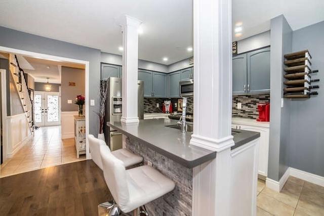 30 Connell Lane, Townhouse with 3 bedrooms, 3 bathrooms and 2 parking in Clarington ON | Image 5