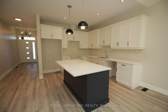 11 Peachtree Lane, Townhouse with 2 bedrooms, 2 bathrooms and 4 parking in Niagara on the Lake ON | Image 13