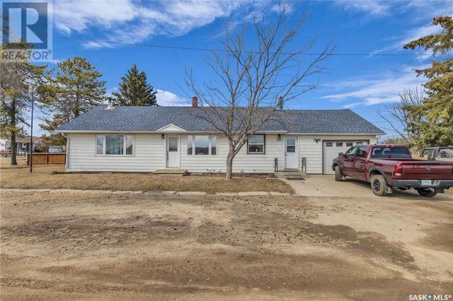 103 2nd Avenue S, House detached with 4 bedrooms, 2 bathrooms and null parking in Goodsoil SK | Image 1