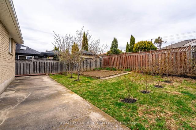 70 Sparling Ave, House detached with 3 bedrooms, 2 bathrooms and 5 parking in Hamilton ON | Image 16