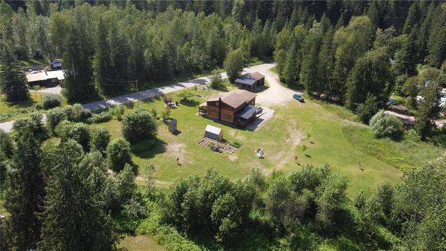 4078 Mizon Road, House detached with 4 bedrooms, 2 bathrooms and 19 parking in Columbia Shuswap E BC | Image 8