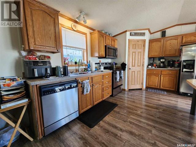305 5th Avenue, Home with 3 bedrooms, 2 bathrooms and null parking in Caronport SK | Image 13