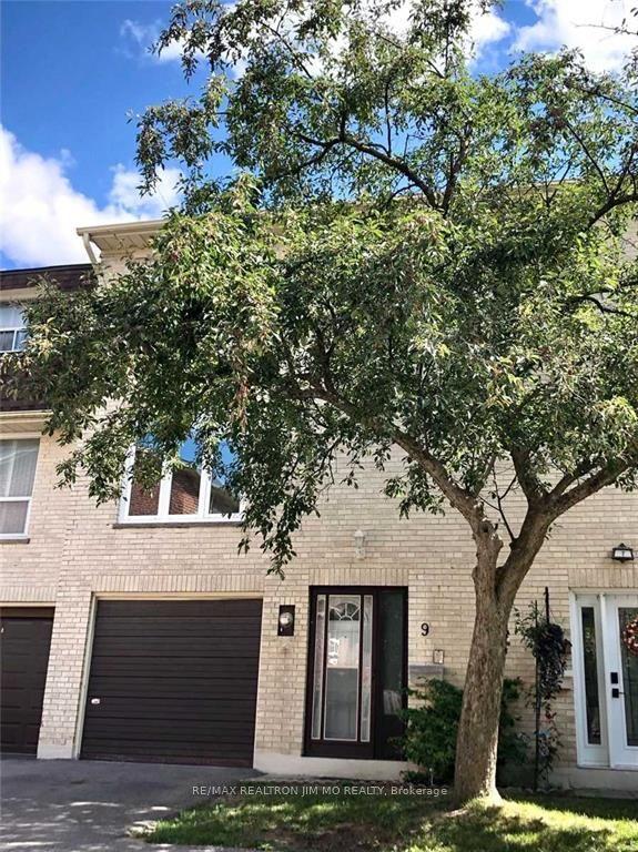 9 Ursa Starway, Townhouse with 3 bedrooms, 2 bathrooms and 2 parking in Toronto ON | Image 1