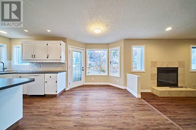 2811 Signal Hill Drive Sw, House detached with 4 bedrooms, 3 bathrooms and 4 parking in Calgary AB | Image 16