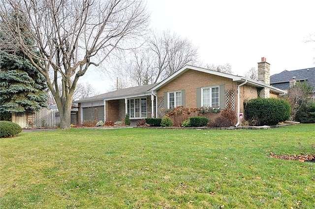 19 Rycroft Dr, House detached with 2 bedrooms, 3 bathrooms and 4 parking in Markham ON | Image 1