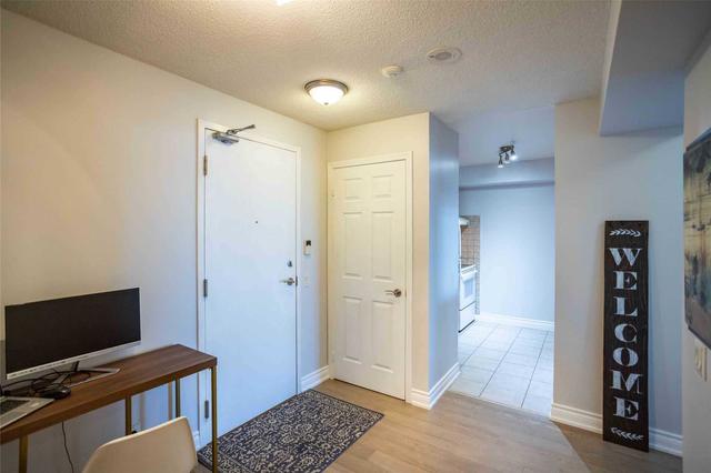 1129 - 18 Mondeo Dr, Condo with 1 bedrooms, 1 bathrooms and 1 parking in Toronto ON | Image 4