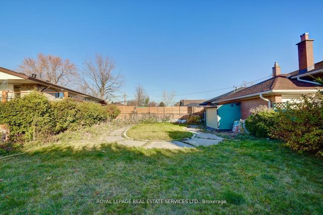 1 Midden Cres, House detached with 3 bedrooms, 2 bathrooms and 3 parking in Toronto ON | Image 10