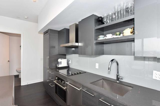 1036 - 1030 King St W, Condo with 2 bedrooms, 2 bathrooms and 1 parking in Toronto ON | Image 4