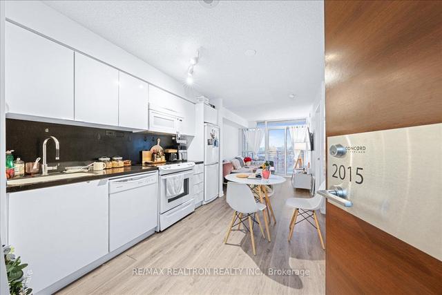 2015 - 15 Iceboat Terr, Condo with 1 bedrooms, 1 bathrooms and 0 parking in Toronto ON | Image 40
