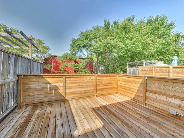 86 Mackenzie Cres, House semidetached with 4 bedrooms, 4 bathrooms and 0 parking in Toronto ON | Image 27
