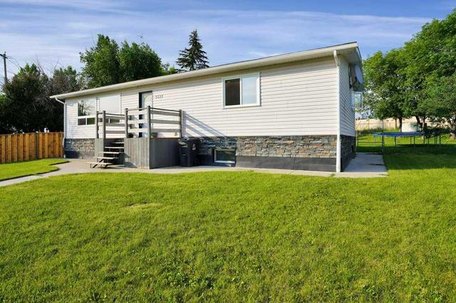 5323 55 Street, House detached with 4 bedrooms, 2 bathrooms and 2 parking in Rocky Mountain House AB | Image 2