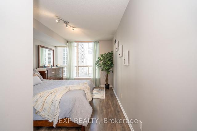 902 - 750 Bay St, Condo with 1 bedrooms, 1 bathrooms and 1 parking in Toronto ON | Image 10