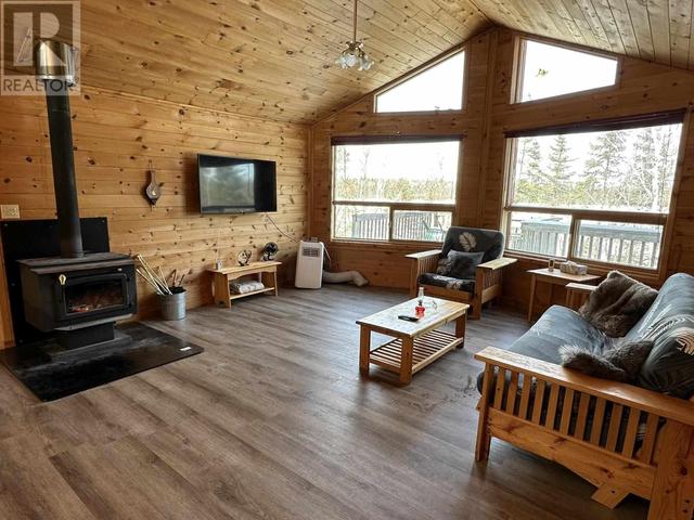 2747 Pipestone Pt, House detached with 3 bedrooms, 1 bathrooms and null parking in Kenora, Unorganized ON | Image 11
