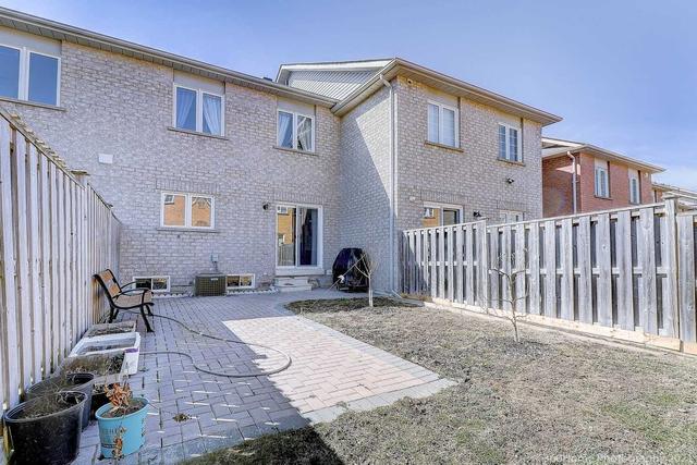 37 Crestbank Crt, House attached with 3 bedrooms, 3 bathrooms and 1 parking in Vaughan ON | Image 22