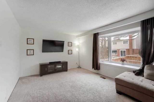 51 Slater Circ, House detached with 3 bedrooms, 2 bathrooms and 5 parking in Brampton ON | Image 3