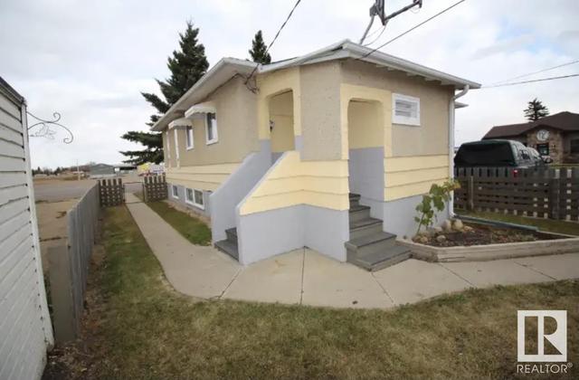 4761 50 Av, House detached with 5 bedrooms, 2 bathrooms and null parking in Vegreville AB | Image 21