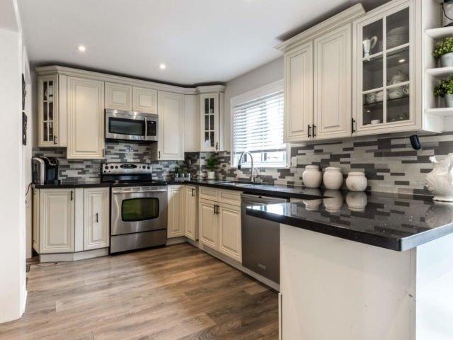 30 Mcmullen Cres, Townhouse with 3 bedrooms, 2 bathrooms and 1 parking in Brampton ON | Image 1