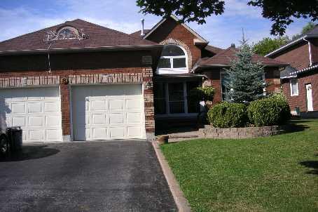 8 Tomlin Crt, House detached with 3 bedrooms, 3 bathrooms and 4 parking in Barrie ON | Image 2