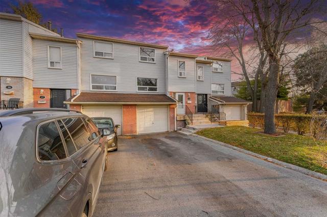 18 - 1055 Shawnmarr Rd, Townhouse with 3 bedrooms, 2 bathrooms and 3 parking in Mississauga ON | Image 1