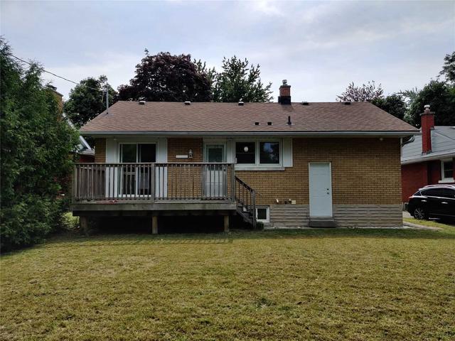 143 Elgin Cres, House detached with 2 bedrooms, 2 bathrooms and 3 parking in Waterloo ON | Image 4