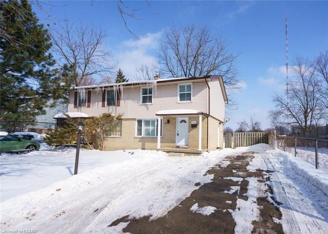 740 Notre Dame Drive, House semidetached with 3 bedrooms, 1 bathrooms and 4 parking in London ON | Image 1