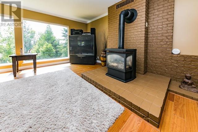 23215 141 Avenue, House detached with 4 bedrooms, 2 bathrooms and 15 parking in Maple Ridge BC | Image 29