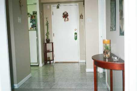 703 - 10 Laurelcrest St, Condo with 1 bedrooms, 1 bathrooms and 2 parking in Brampton ON | Image 5