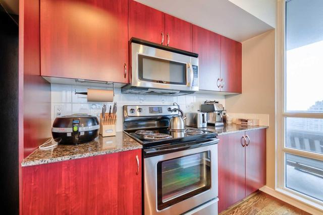 1202 - 15 Legion Rd, Condo with 2 bedrooms, 1 bathrooms and 1 parking in Toronto ON | Image 5