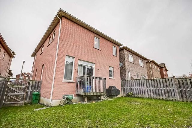 8 Tobermory Cres, House detached with 3 bedrooms, 3 bathrooms and 4 parking in Brampton ON | Image 24