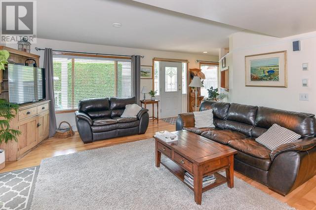 7372 Fintry Delta Road, House detached with 4 bedrooms, 1 bathrooms and 6 parking in Central Okanagan West BC | Image 9