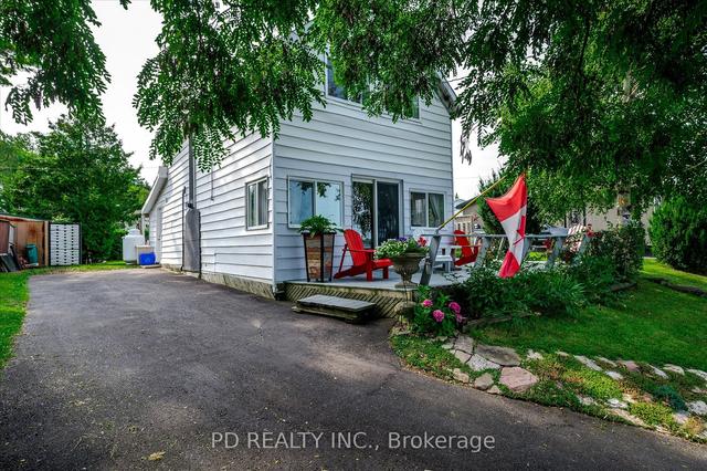 32 & 33 Hazel St, House detached with 3 bedrooms, 2 bathrooms and 4 parking in Kawartha Lakes ON | Image 1