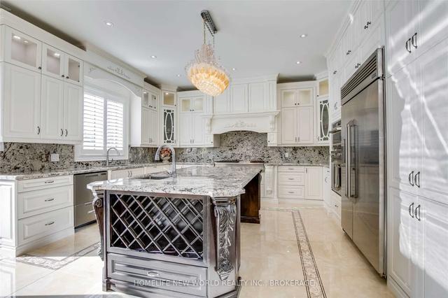 12 Woodland Acres Cres, House detached with 5 bedrooms, 7 bathrooms and 19 parking in Vaughan ON | Image 6