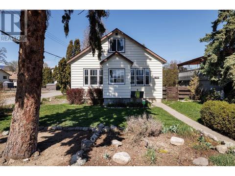 732 Morrison Avenue, House detached with 3 bedrooms, 1 bathrooms and null parking in Kelowna BC | Card Image