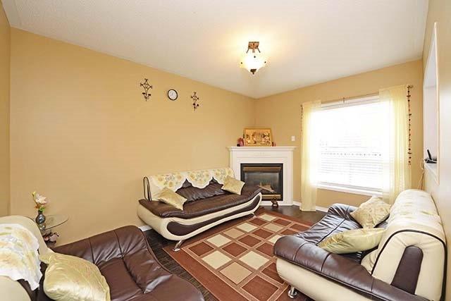 27 Culture Cres, House detached with 3 bedrooms, 3 bathrooms and 2 parking in Brampton ON | Image 10