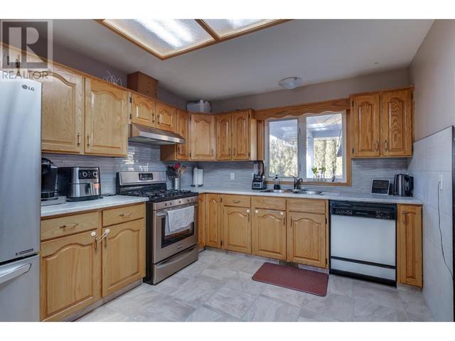 2906 Sullivan Crescent, House detached with 6 bedrooms, 3 bathrooms and null parking in Prince George BC | Image 6