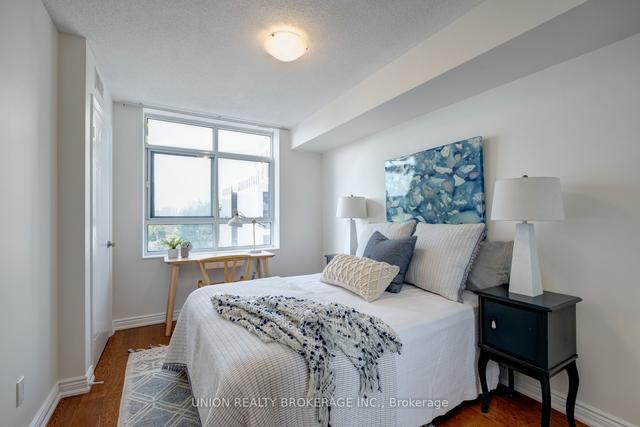 819 - 1091 Kingston Rd, Condo with 2 bedrooms, 2 bathrooms and 1 parking in Toronto ON | Image 4