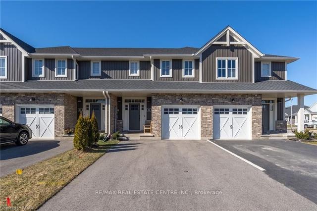 34 Curren Cres, House attached with 3 bedrooms, 4 bathrooms and 5 parking in Tillsonburg ON | Image 1