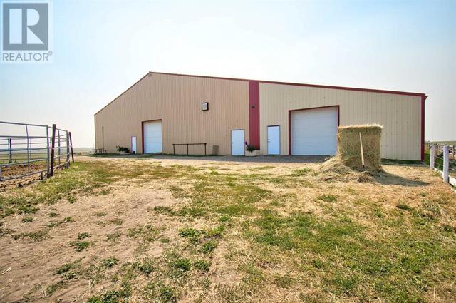232060 Range Road 245, Home with 3 bedrooms, 2 bathrooms and null parking in Wheatland County AB | Image 40