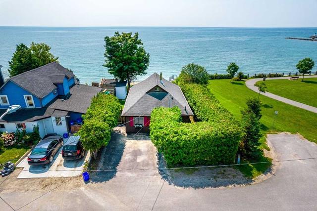 70 East Beach Rd, House detached with 2 bedrooms, 1 bathrooms and 2 parking in Clarington ON | Image 1